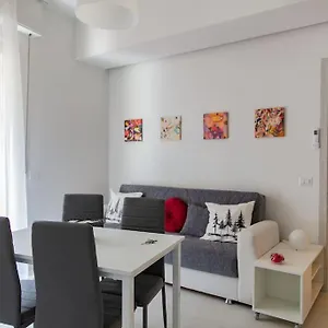 Modern Near Ponte Vecchio. Apartamento